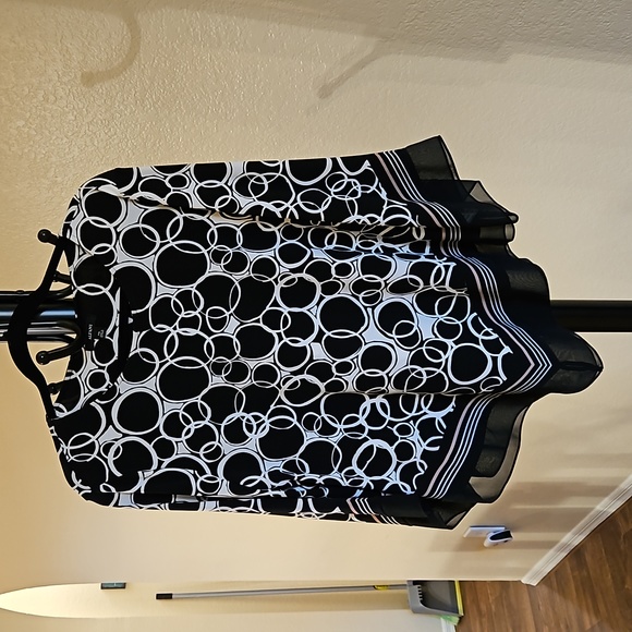 Alfani Tops - Alfani black/white handkerchief style blouse Size PXL